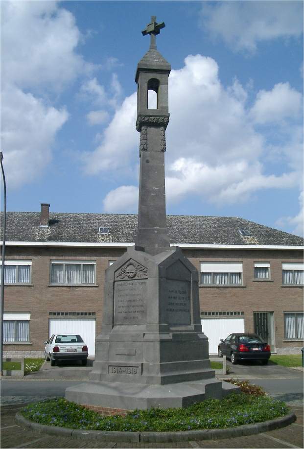 Monument commmoratif 1914-1918 de Weerde - photo Yves Moerman. Monument 1914-1918 van Weerde - foto Yves Moerman.